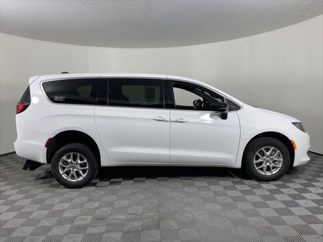 2025 Chrysler Voyager LX