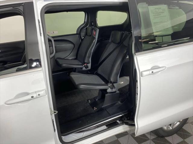2025 Chrysler Voyager LX