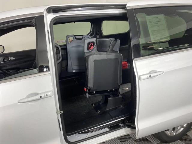 2025 Chrysler Voyager LX