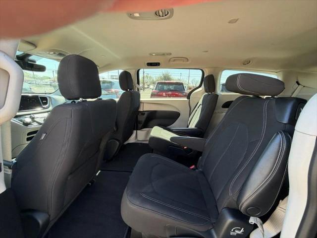 2022 Chrysler Voyager LX