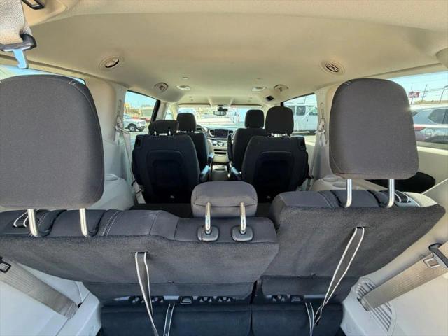2022 Chrysler Voyager LX