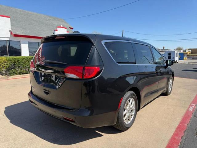 2022 Chrysler Voyager LX