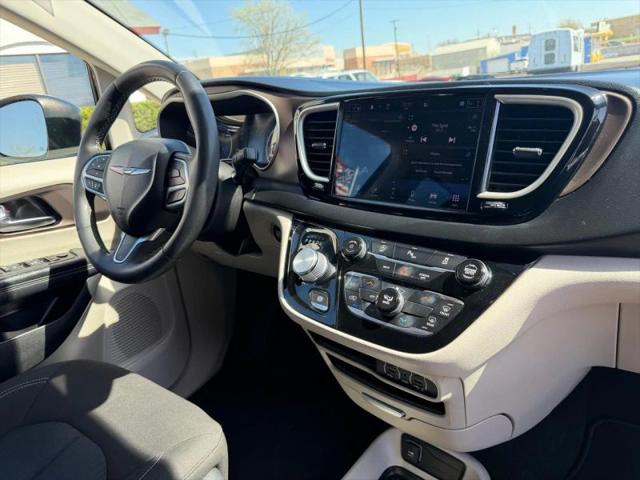 2022 Chrysler Voyager LX