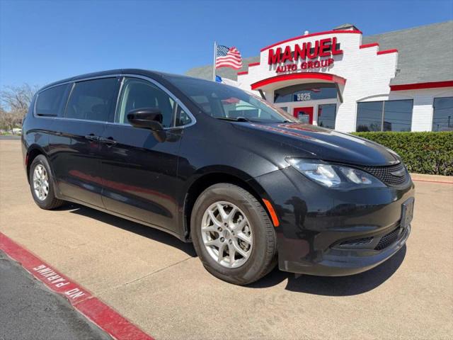 2022 Chrysler Voyager LX