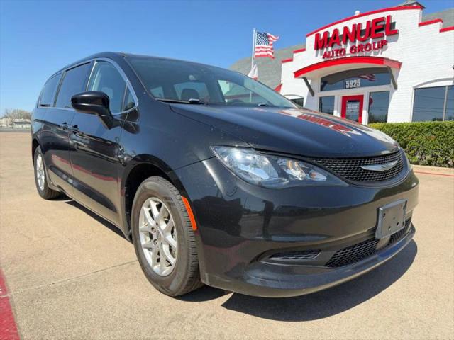 2022 Chrysler Voyager LX
