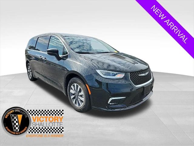 2023 Chrysler Pacifica Hybrid Touring L