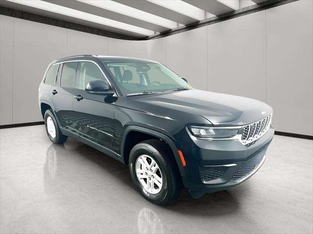 2022 Jeep Grand Cherokee Laredo 4x4