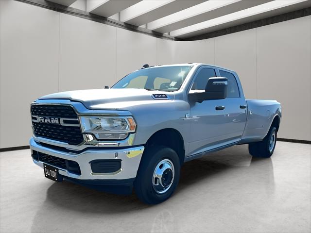 2024 RAM 3500 Tradesman Crew Cab 4x4 8 Box