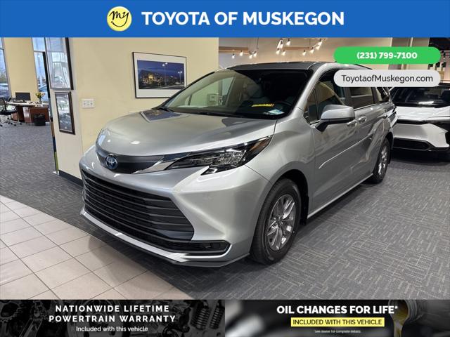 2025 Toyota Sienna LE