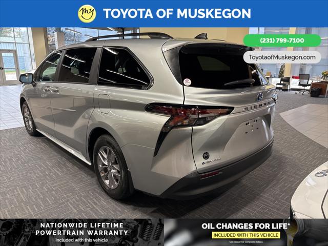 2025 Toyota Sienna LE