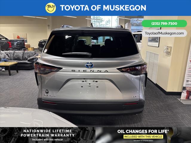 2025 Toyota Sienna LE