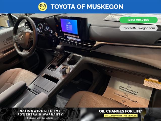 2025 Toyota Sienna LE