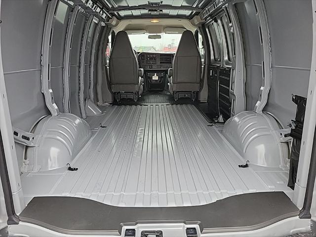 2025 GMC Savana Cargo RWD 2500 Regular Wheelbase Work Van