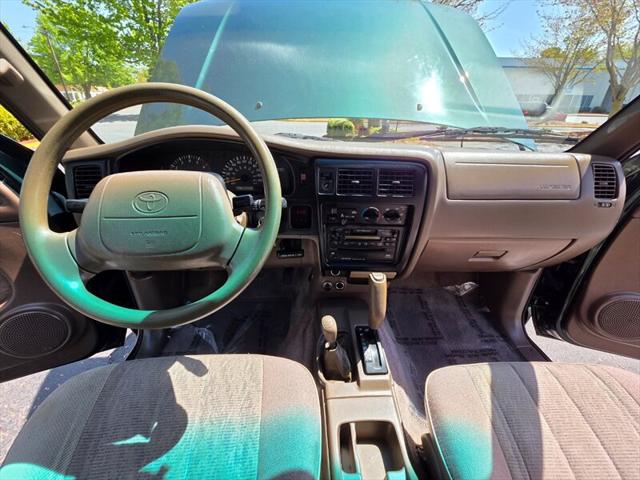 1999 Toyota Tacoma 4X4 / V6 3.4 L / TOP SHAPE / NEW TIRES + LIFT