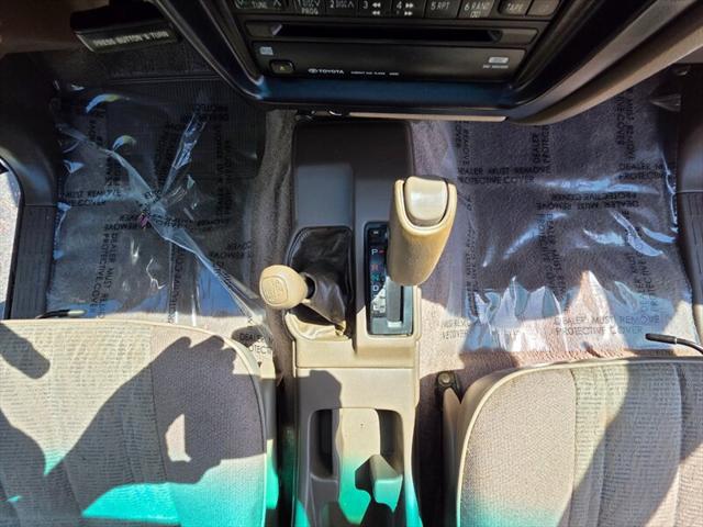 1999 Toyota Tacoma 4X4 / V6 3.4 L / TOP SHAPE / NEW TIRES + LIFT