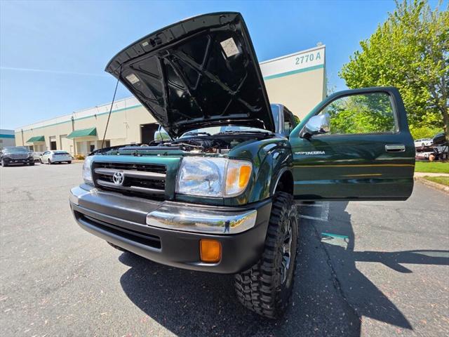 1999 Toyota Tacoma 4X4 / V6 3.4 L / TOP SHAPE / NEW TIRES + LIFT