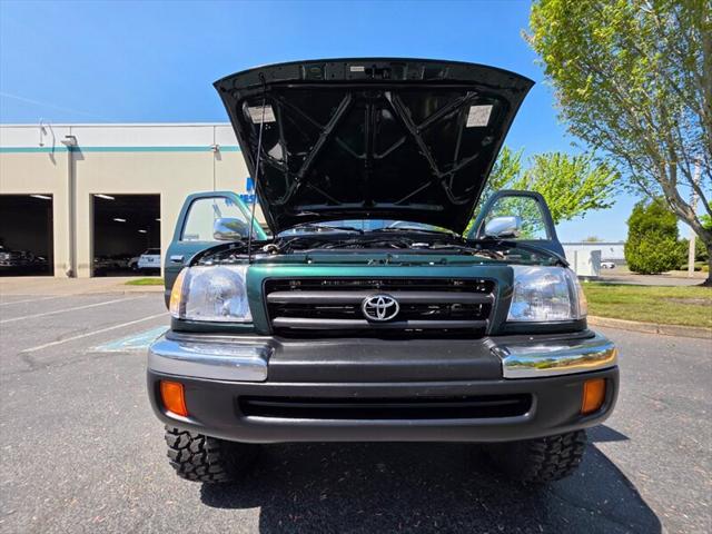 1999 Toyota Tacoma 4X4 / V6 3.4 L / TOP SHAPE / NEW TIRES + LIFT