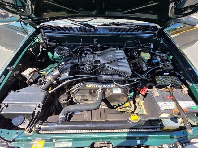 1999 Toyota Tacoma 4X4 / V6 3.4 L / TOP SHAPE / NEW TIRES + LIFT