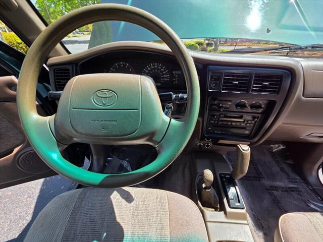 1999 Toyota Tacoma 4X4 / V6 3.4 L / TOP SHAPE / NEW TIRES + LIFT