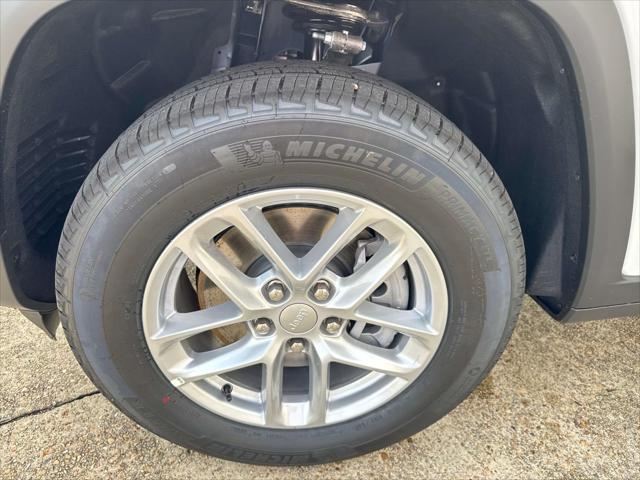 2025 Jeep Grand Cherokee GRAND CHEROKEE L LAREDO X 4X2