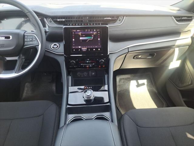 2025 Jeep Grand Cherokee GRAND CHEROKEE L LAREDO X 4X4