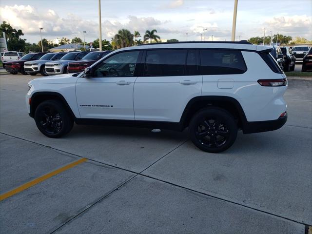 2025 Jeep Grand Cherokee GRAND CHEROKEE L LAREDO 4X4