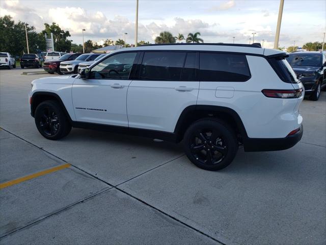 2025 Jeep Grand Cherokee GRAND CHEROKEE L LAREDO 4X4