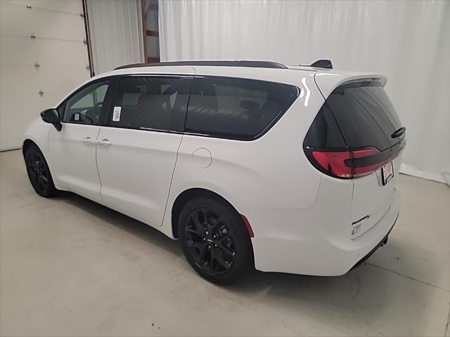 2025 Chrysler Pacifica PACIFICA LIMITED