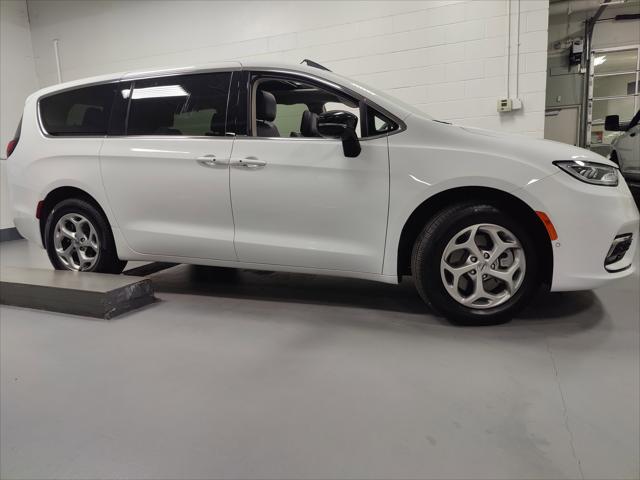 2024 Chrysler Pacifica Limited AWD