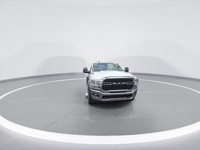 2024 RAM Ram 5500 Chassis Cab RAM 5500 SLT CHASSIS REGULAR CAB 4X4 120 CA