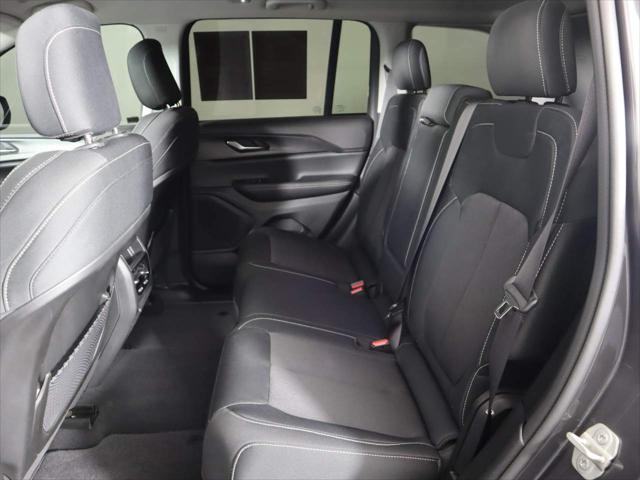 2023 Jeep Grand Cherokee Laredo 4x4