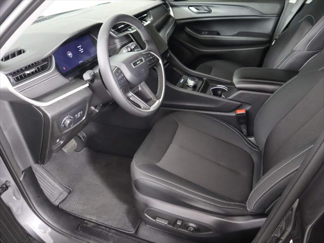 2023 Jeep Grand Cherokee Laredo 4x4