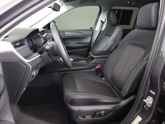 2023 Jeep Grand Cherokee Laredo 4x4