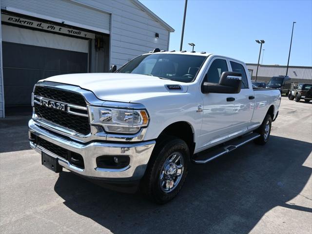 2023 RAM 3500 Tradesman Crew Cab 4x4 8 Box