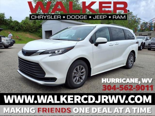 2024 Toyota Sienna LE