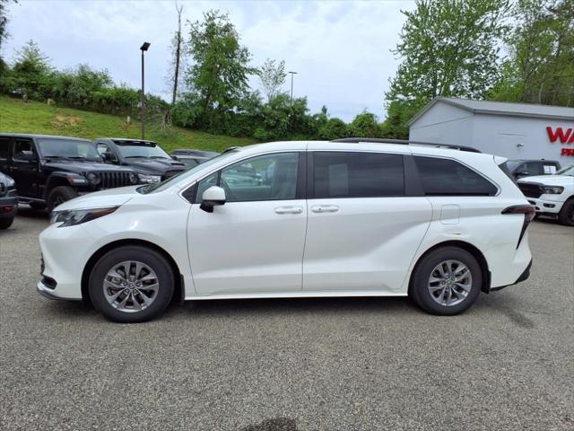 2024 Toyota Sienna LE