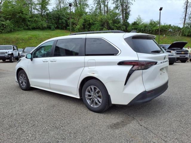 2024 Toyota Sienna LE