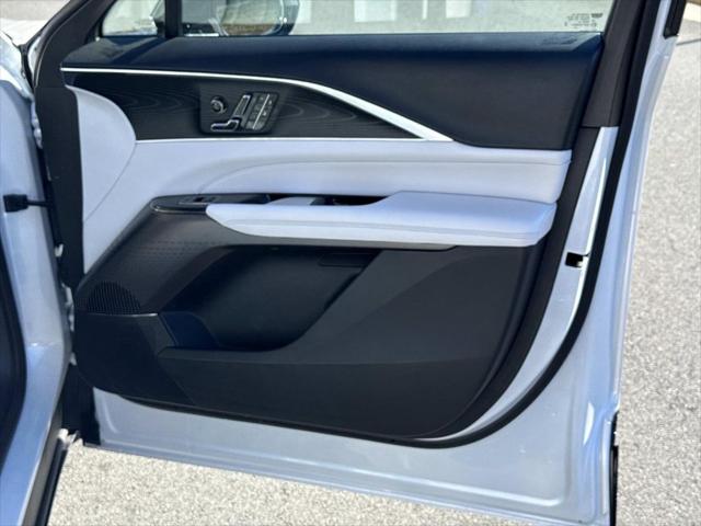 2025 Cadillac iQ Luxury w/1SC