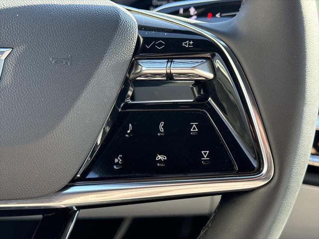 2025 Cadillac iQ Luxury w/1SC