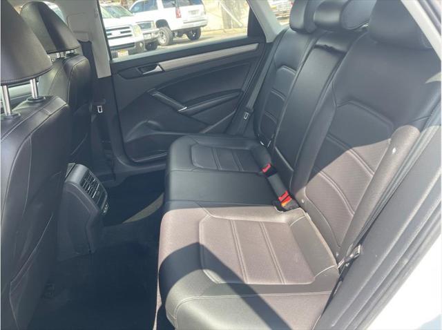 2022 Volkswagen Passat 2.0T SE
