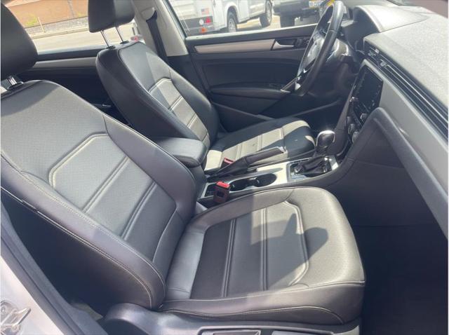 2022 Volkswagen Passat 2.0T SE