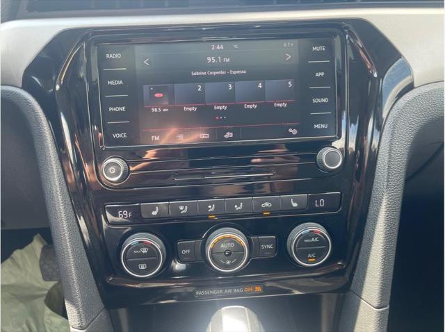 2022 Volkswagen Passat 2.0T SE