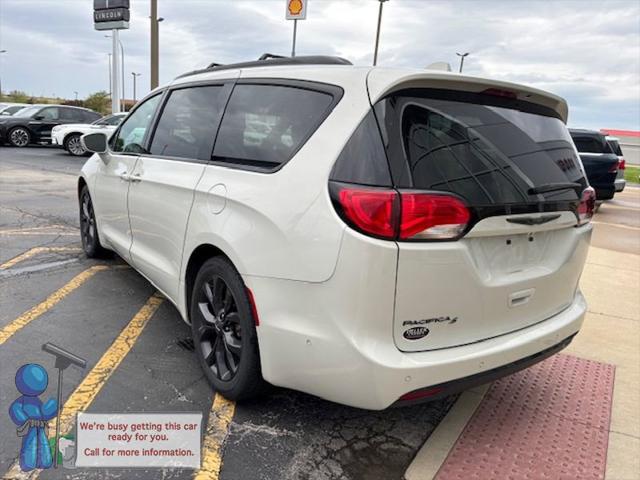 2020 Chrysler Pacifica Touring L