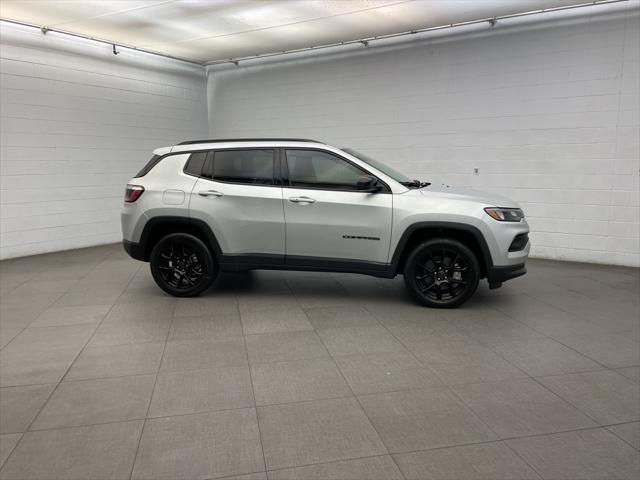 2025 Jeep Compass COMPASS LATITUDE 4X4