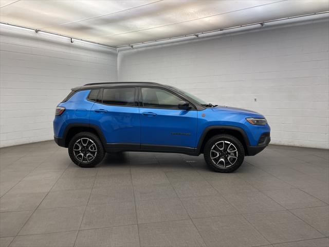 2025 Jeep Compass COMPASS TRAILHAWK 4X4