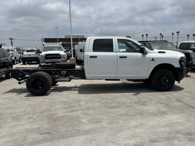2025 RAM Ram 3500 Chassis Cab RAM 3500 TRADESMAN CREW CAB CHASSIS 4X4 60 CA