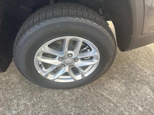 2025 Jeep Grand Cherokee GRAND CHEROKEE L LAREDO 4X2