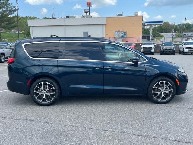 2022 Chrysler Pacifica Touring L AWD
