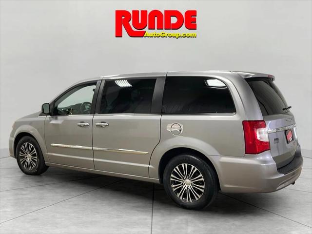 2014 Chrysler Town and Country S