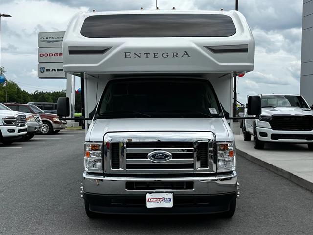2023 Ford E-450 Cutaway Base